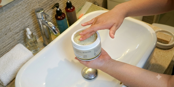 Kulit Kusam dan Kasar? Saatnya Extra Care dengan Essentia Body Scrub