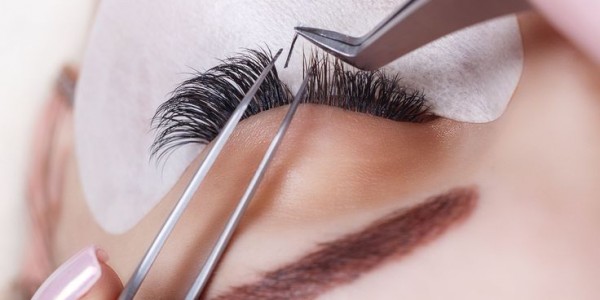 Cara Aman Melepas Eyelash Extension Tanpa Rontok, Gaya Spa Wellness Bisa Jadi Solusi