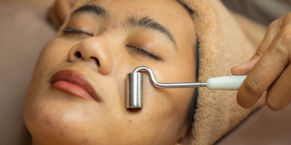 Kulit Kusam dan Tidak Merata? Buat Cerah Maksimal dengan Glow and Go Treatment