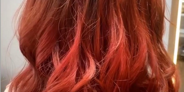4 Ide Gaya Rambut untuk Meriahkan HUT RI, Coba Sekarang di Spectrum Color Bar