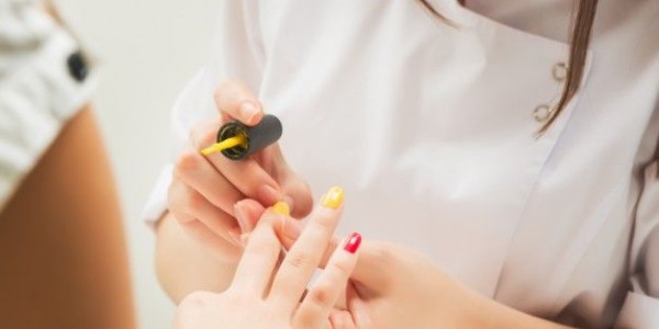 Sering Dikira Sama, Ini Perbedaan Manicure dan Pedicure yang Harus Kamu Tahu