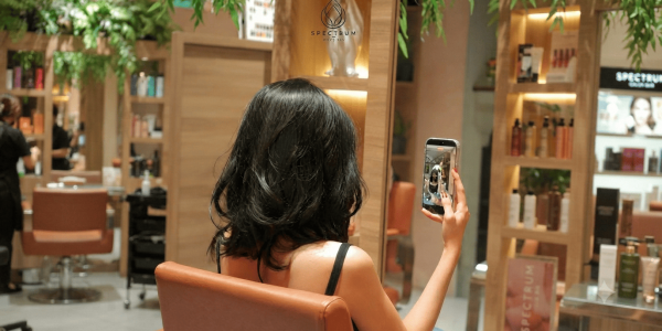 Bad Hair Day? Perbaiki dengan Hair Blow Profesional di Spectrum Color Bar